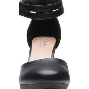 Brand new still in box. Women's Ankle-Strap Platform Pumps